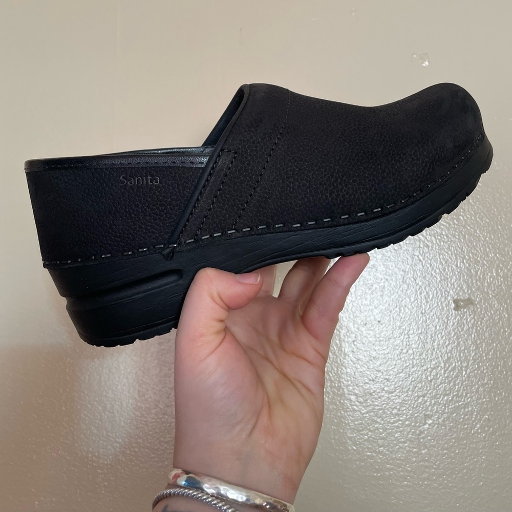 NWOT Sanitas Clogs